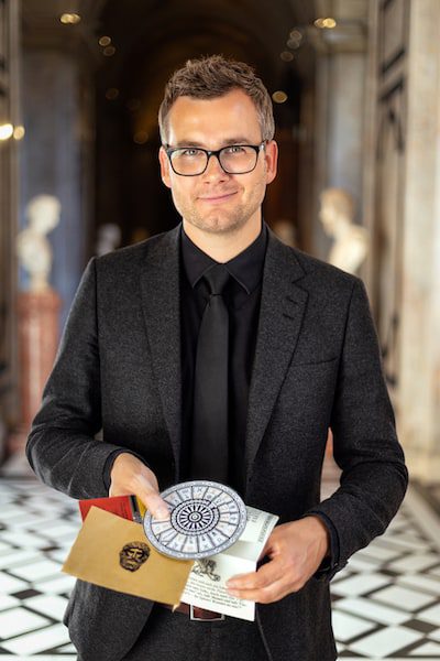 Mads Lind, Grundlægger